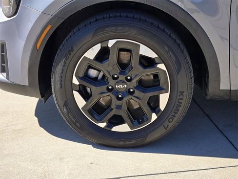 Certified 2024 Kia Sorento S image 17