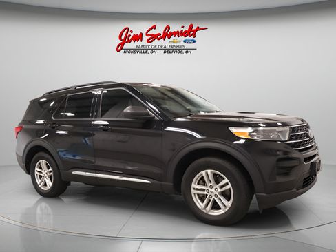 Used 2021 Ford Explorer XLT AWD/4WD image 2