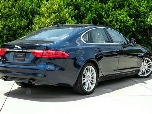 Used 2016 Jaguar XF Prestige RWD image 9