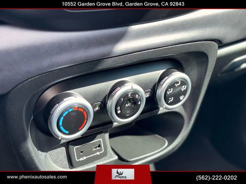 Used 2017 FIAT 500L Trekking w/ Dual-Pane Sunroof Package image 33