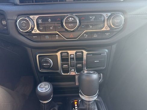 Used 2024 Jeep Wrangler High Altitude image 29