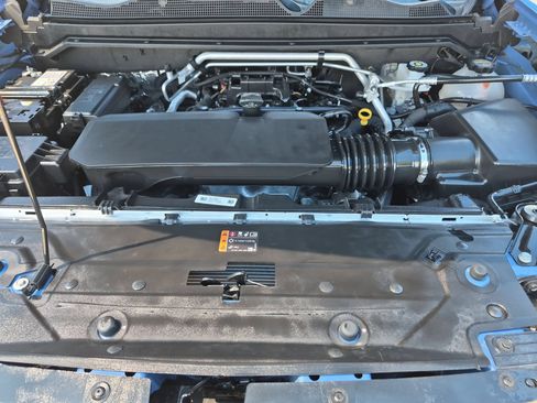 Used 2026 Chevrolet Colorado ZR2 w/ Technology Package AWD/4WD image 31