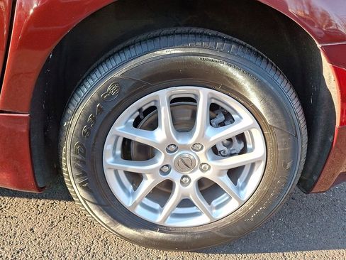 Used 2023 Chrysler Pacifica Touring-L image 7