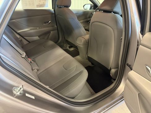 Used 2023 Hyundai Elantra SE FWD image 28