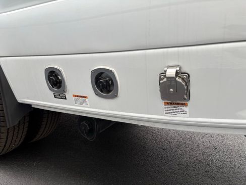 Used 2019 Mercedes-Benz Sprinter 170 w/ Driver Convenience Package image 15