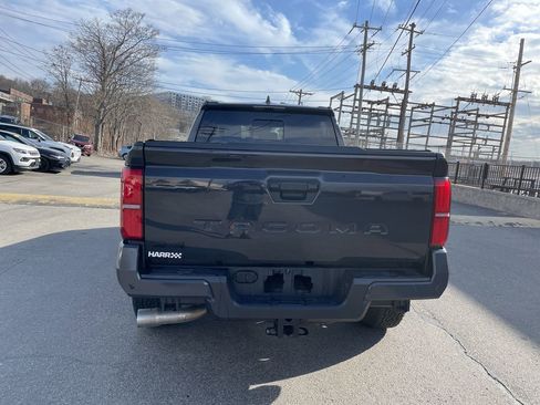 Used 2025 Toyota Tacoma TRD Off-Road w/ TRD Off Road Upgrade Package image 4