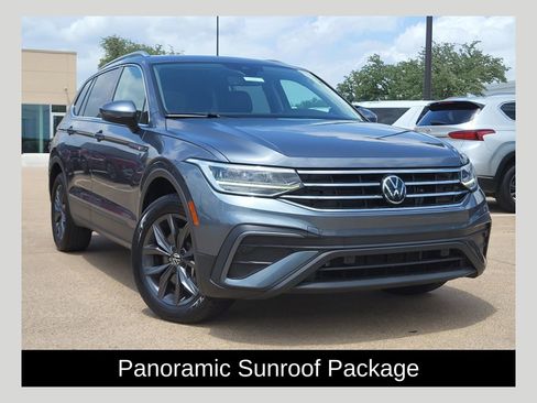 Used 2022 Volkswagen Tiguan SE w/ Panoramic Sunroof Package FWD image 1