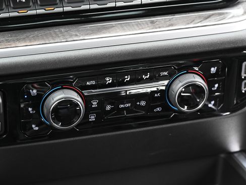 Used 2025 Chevrolet Silverado 1500 LTZ image 21