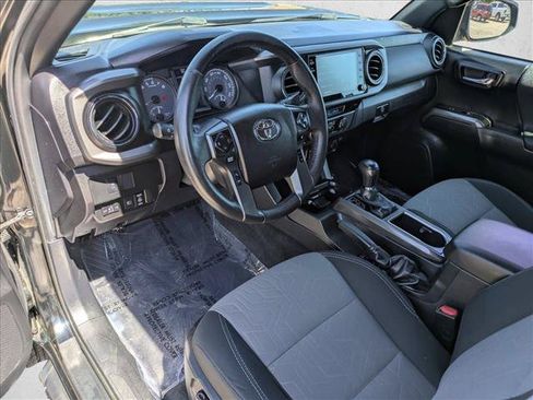 Used 2022 Toyota Tacoma TRD Sport w/ Technology Package RWD image 9