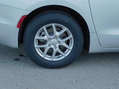 New 2026 Chrysler Pacifica Select FWD image 30