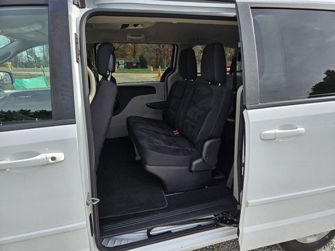 Used 2017 Dodge Grand Caravan SE w/ Power Window Group image 17