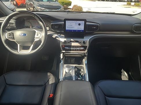 Used 2022 Ford Explorer XLT w/ Equipment Group 202A image 12