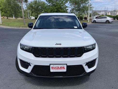 Used 2023 Jeep Grand Cherokee Limited w/ Black Appearance Package image 8