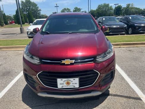 Used 2017 Chevrolet Trax LT w/ LT Convenience Package FWD image 3