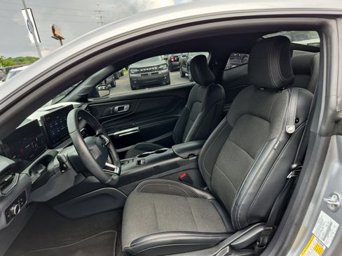 Used 2025 Ford Mustang Coupe RWD image 11