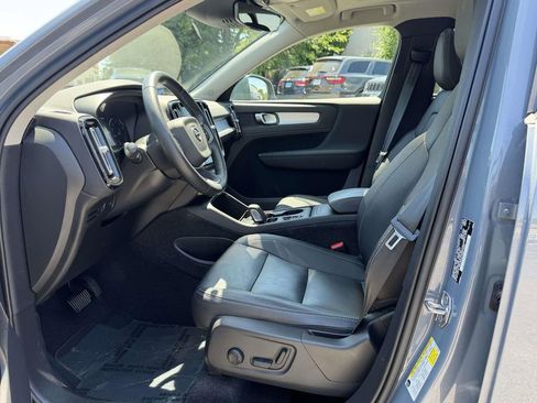 Used 2021 Volvo XC40 T4 Momentum w/ Protection Package Premier FWD image 16