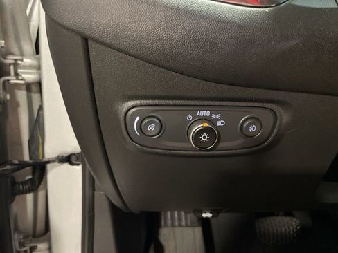 Used 2021 Chevrolet Equinox LT image 21