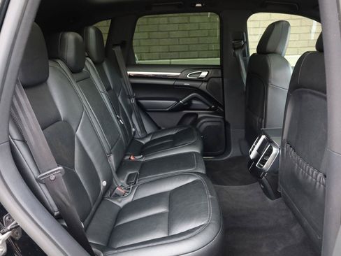 Used 2018 Porsche Cayenne AWD/4WD image 26