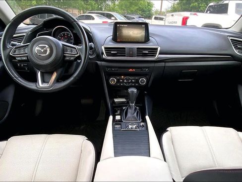 Used 2018 MAZDA MAZDA3 Grand Touring w/ Premium Equipment Package FWD image 16