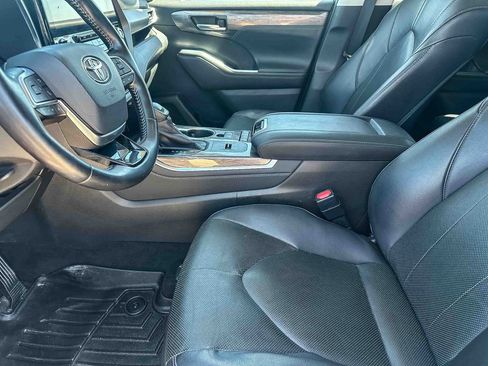 Used 2020 Toyota Highlander Limited image 13