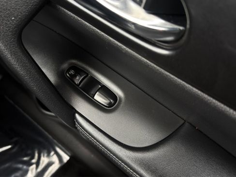 Used 2018 Nissan Rogue S image 15