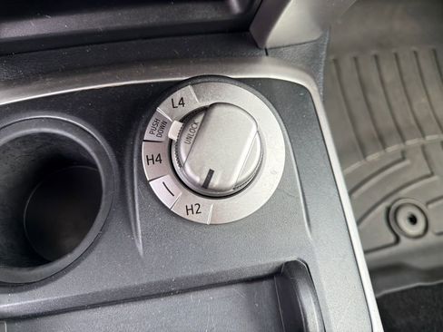 Used 2020 Toyota 4Runner SR5 AWD/4WD image 31