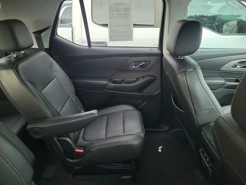 Used 2021 Chevrolet Traverse LT w/ LT Premium Package FWD image 4