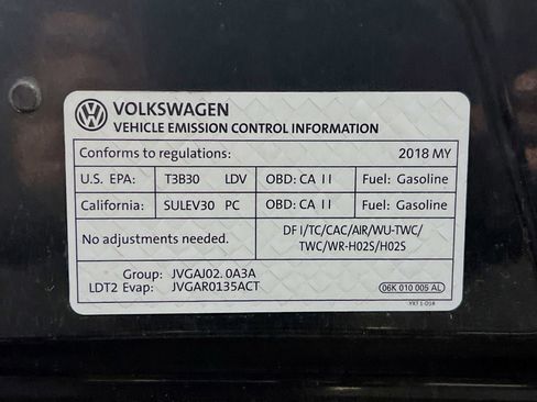 Used 2018 Volkswagen Tiguan SE w/ Panoramic Sunroof Package image 22