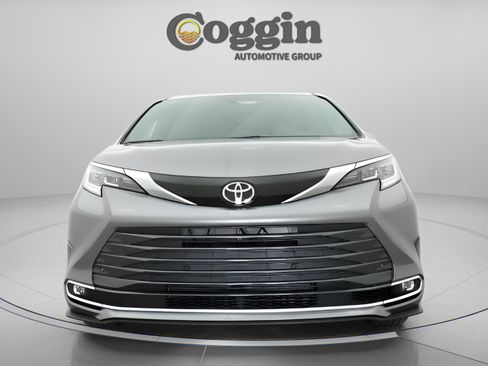 New 2026 Toyota Sienna Limited FWD image 29