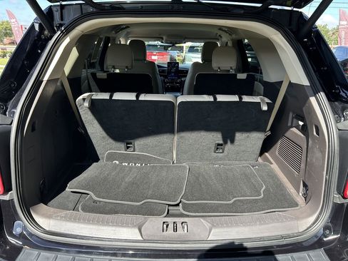 Used 2022 Ford Explorer Platinum w/ Technology Package image 10