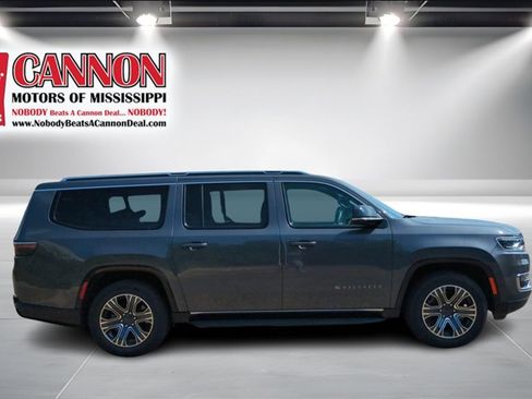 Used 2023 Jeep Wagoneer L Series II image 6