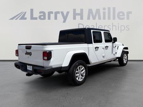 Used 2023 Jeep Gladiator Sport AWD/4WD image 6