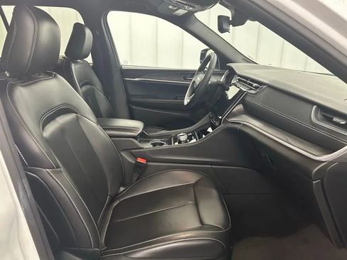 Used 2024 Jeep Grand Cherokee Limited image 18