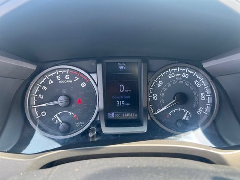 Used 2020 Toyota Tacoma TRD Off-Road w/ Technology Package AWD/4WD image 15