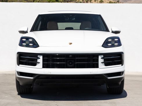 Certified 2025 Porsche Cayenne AWD/4WD image 10