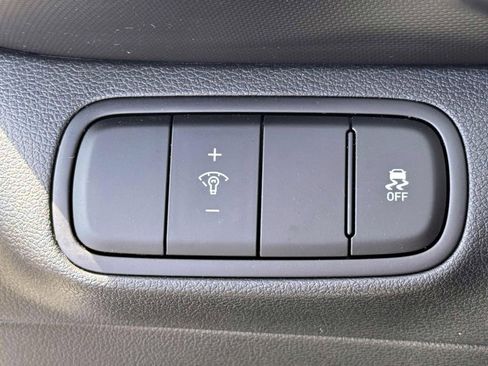 Used 2025 Hyundai Venue SE FWD image 19