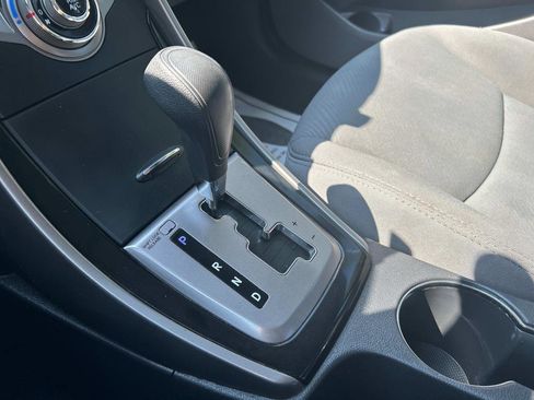 Used 2013 Hyundai Elantra GLS w/ Preferred Pkg image 28