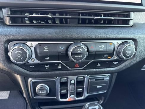 Used 2025 Jeep Wrangler Unlimited Sport AWD/4WD image 25