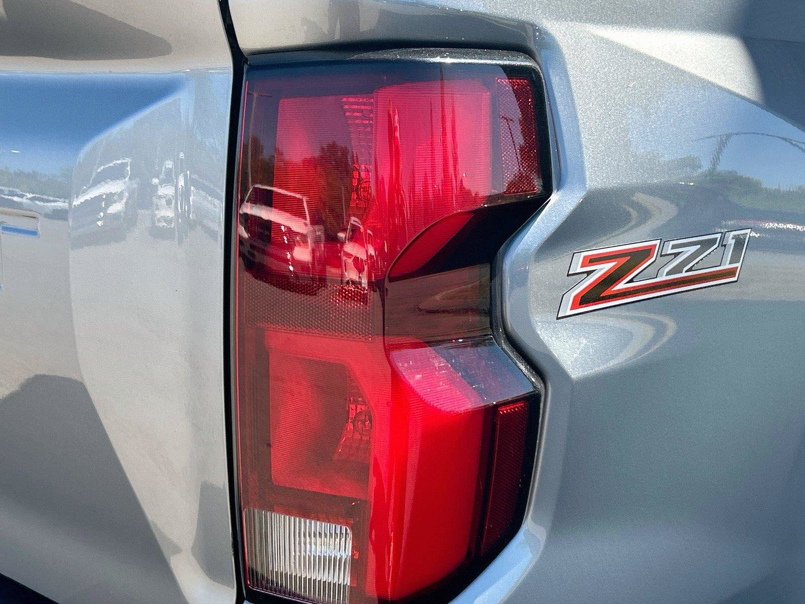 Used 2023 Chevrolet Colorado Z71 w/ Z71 Convenience Package 2 AWD/4WD image 12