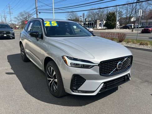 Used 2025 Volvo XC60 B5 Plus image 6