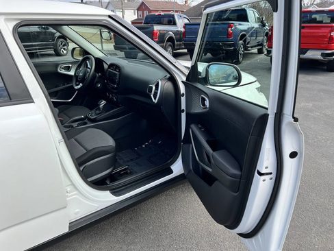 Used 2022 Kia Soul LX image 26