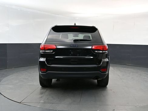 Used 2019 Jeep Grand Cherokee Laredo AWD/4WD image 4