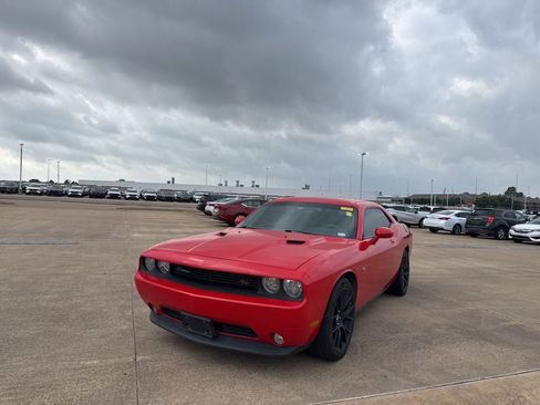 Used 2014 Dodge Challenger R/T RWD image 6