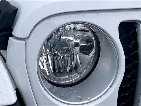 Used 2023 Jeep Gladiator Overland AWD/4WD image 32