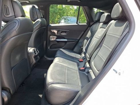 Used 2025 Mercedes-Benz GLC 300 4MATIC image 10