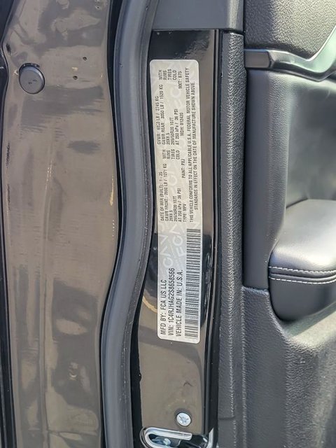 Certified 2025 Jeep Grand Cherokee Altitude AWD/4WD image 33