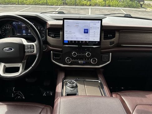 Used 2023 Ford Expedition Limited image 15