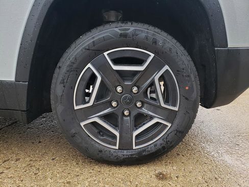 New 2026 Jeep Cherokee Laredo image 24