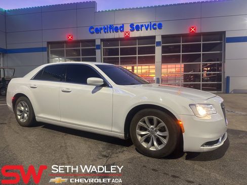Used 2015 Chrysler 300 Limited image 1