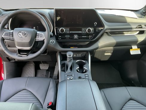 New 2026 Toyota Highlander XSE image 10